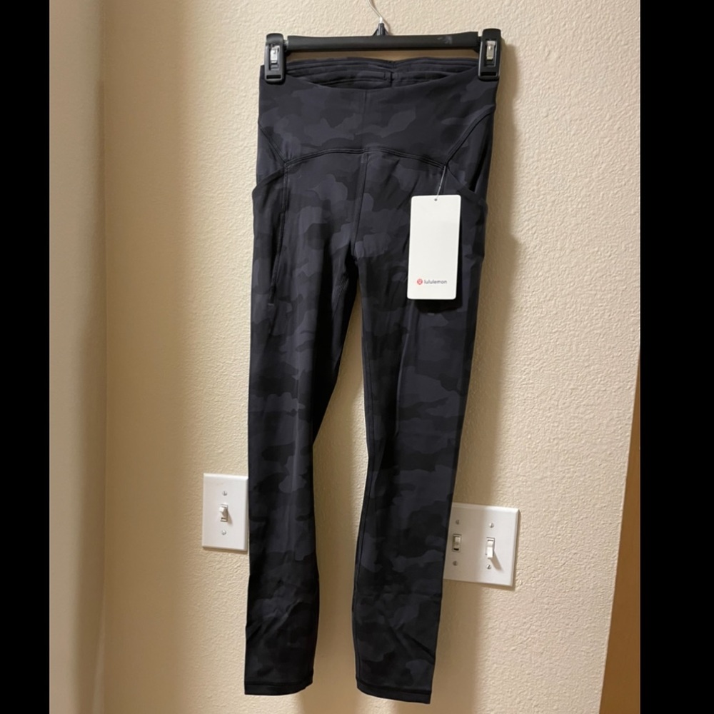 Power Thru High-Rise Tight with pockets NWT